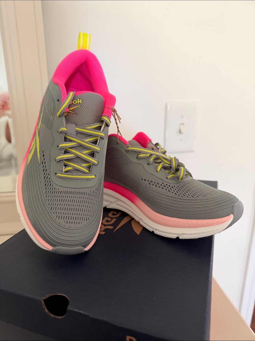 Reebok Road Strider Athletic Shoes Gray & Pink US 8 NWT